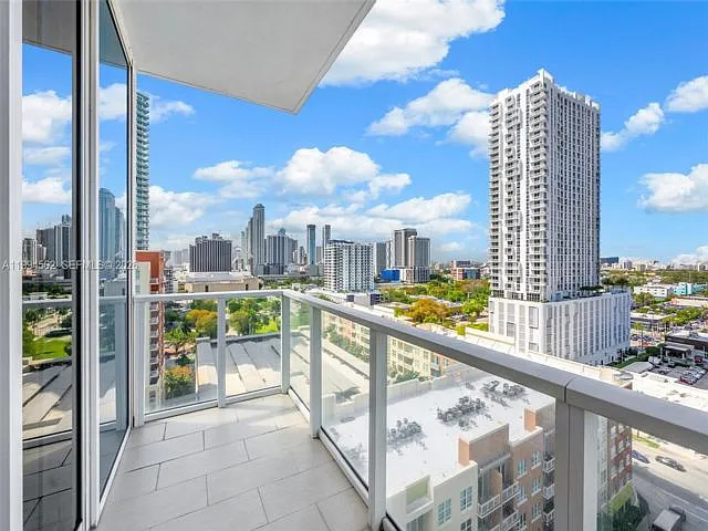 Building Photo - 2020 N Bayshore Dr #1610