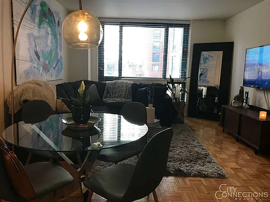 Rented by City Connections Realty | media 20