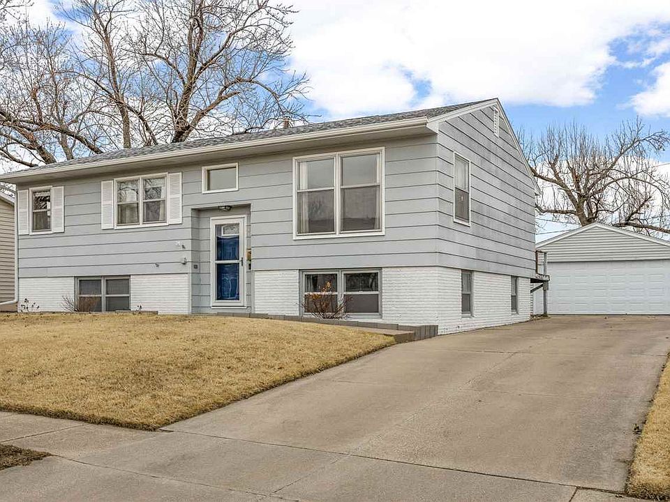 1st image of 4436 Rushmore Dr NE