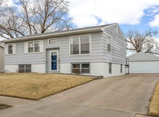 4436 Rushmore Dr NE, Cedar Rapids, IA 52402