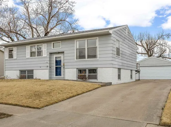 4436 Rushmore Dr NE, Cedar Rapids, IA 52402