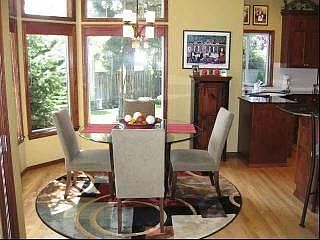 5th image of 2314 E Brookfield Ln