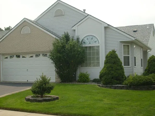 1 Rugby Ct, Toms River, NJ 08757