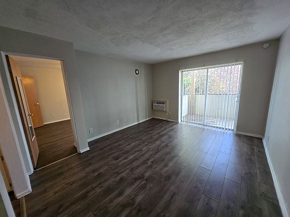 3rd image of 2727 Hampton Ave #11377210