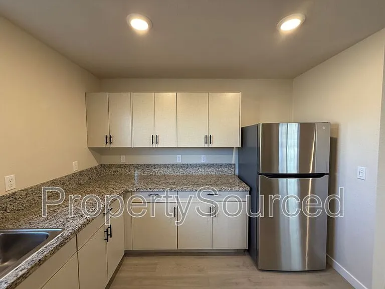 936 W Alameda St #A — Photo 8