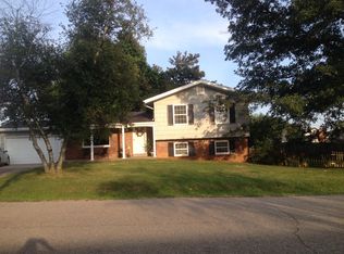 212 Old Orchard Ln, Henderson, KY 42420