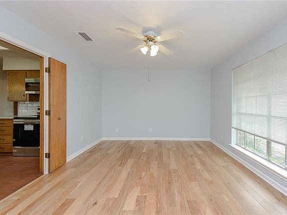 3rd image of 2625 Picadilly Ln