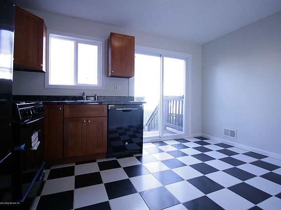 5th image of 79 Hett Ave #B