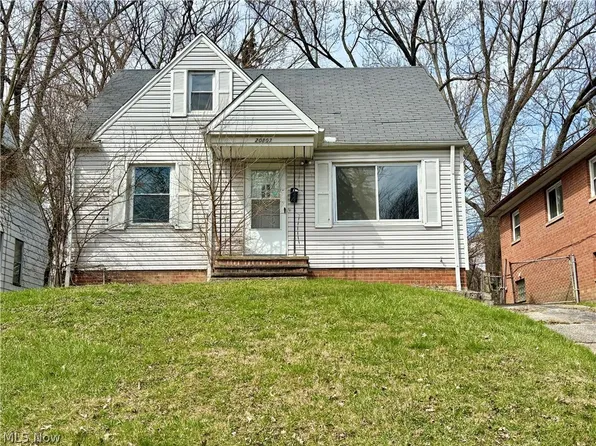 20803 Kenyon Dr, Maple Heights, OH 44137