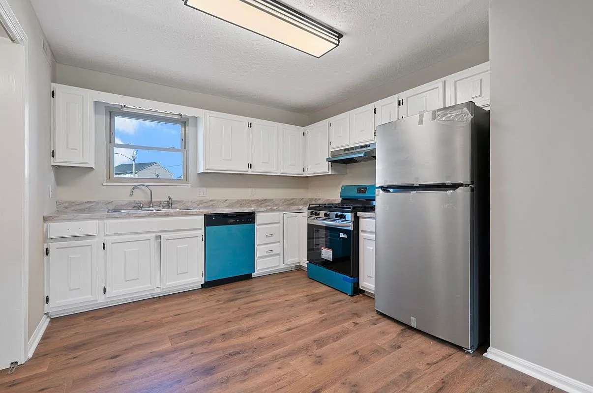 2 bed, $850 — Photo 2