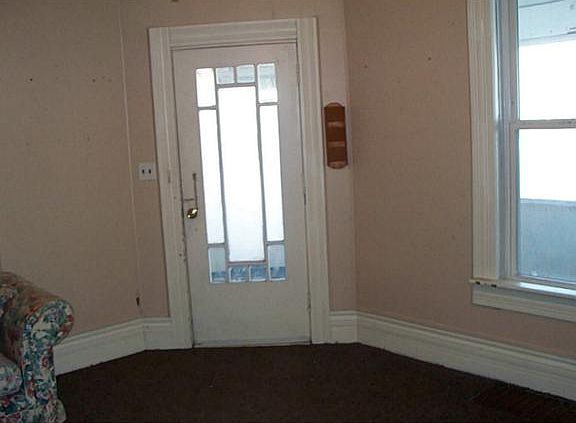 4th image of 706 E High St