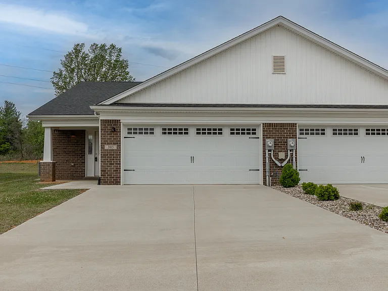 305 Breckinridge Cir — Photo 2