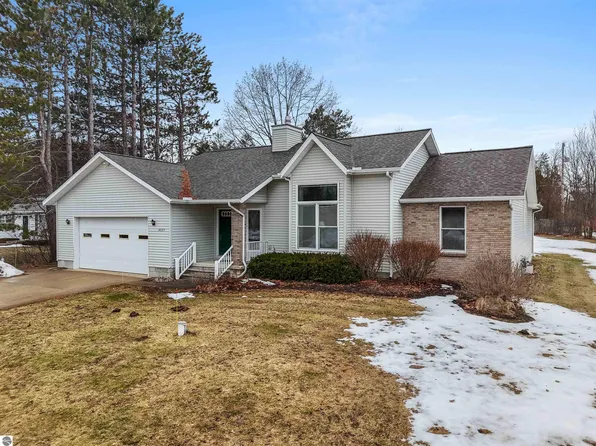 4327 Benson Rd, Cadillac, MI 49601