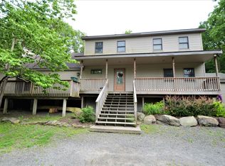252 Powderhorn Rd, Henryville, PA 18332