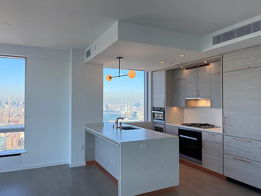 Rented by The Ariel Group Realty Corp | media 19