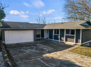 921 Valley Pl, Kent, WA 98031