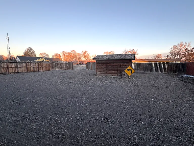 170 Willow Dr — Photo 12