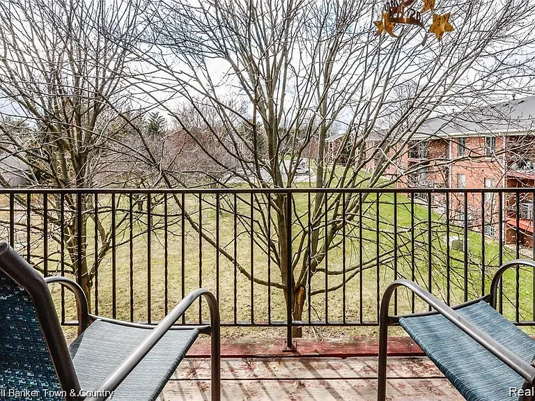 311 W Highland Rd #T16 — Photo 8