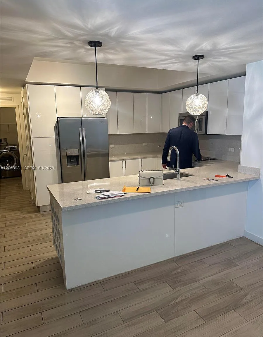 2 bed, 1384 sqft, $4,350 — Photo 3