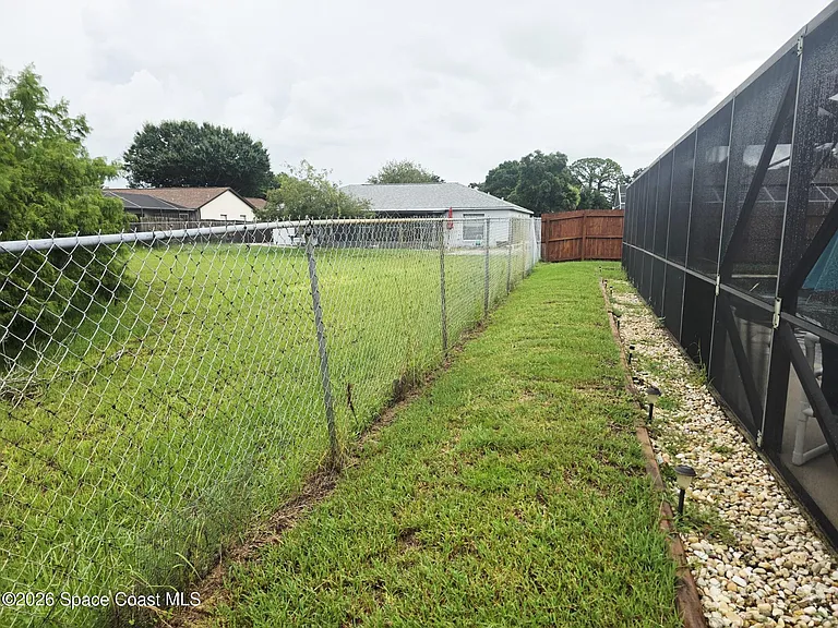 870 Spirea Dr — Photo 24