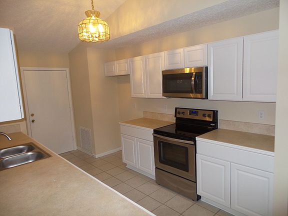 3rd image of 110 Water Oak Ct E