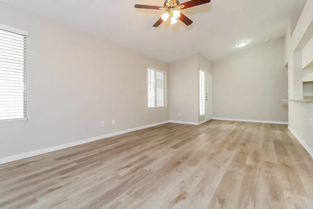 3 bed, 2.0 bath, 1308 sqft, $2,330 — Photo 4