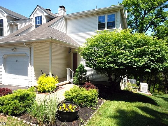 2nd image of 34 Delaware Ln