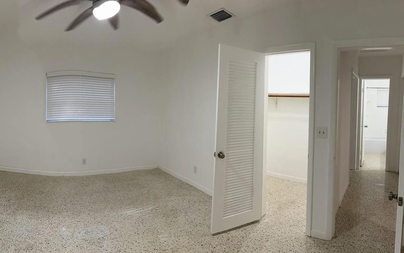 4931 SW 27th Ave — Photo 3