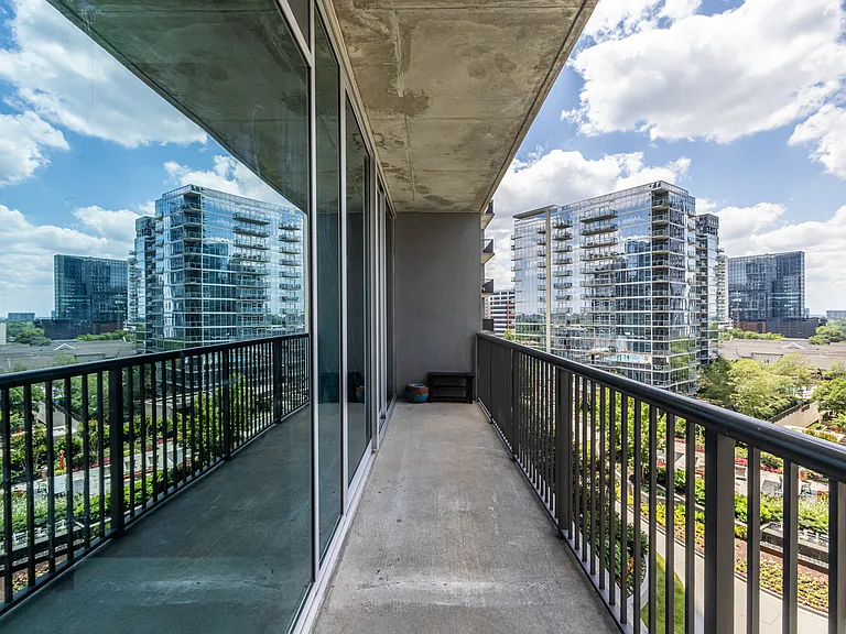 1080 Peachtree St NE #1201 — Photo 4