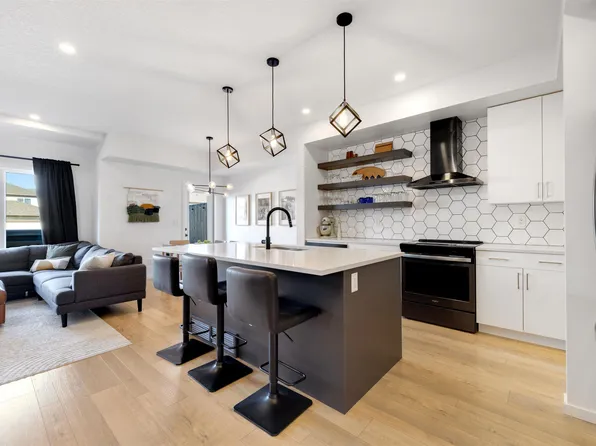 8028 174a Ave NW, Edmonton, AB T5Z 0R7