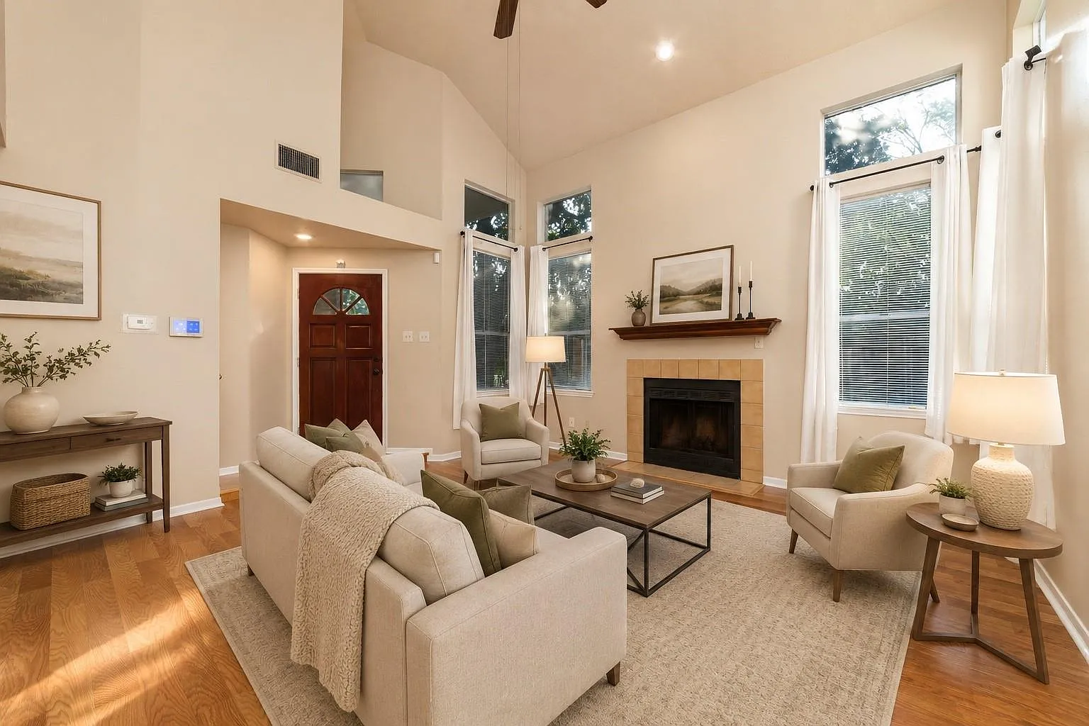 3 bed, 2.5 bath, 1456 sqft, $1,900 — Photo 2