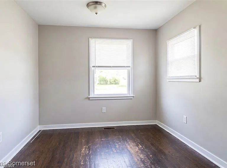 7256 Prospect Ave — Photo 9