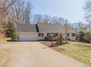381 Hume Dr, Hamden, CT 06514