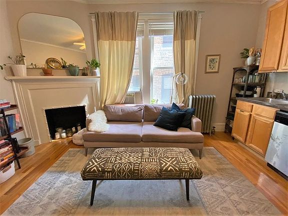 2nd image of 4448 N Ashland Ave #302