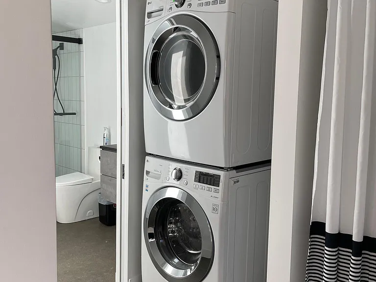 LG Electric Washer/Dryer