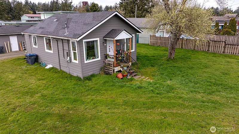 3rd image of 605 N Montesano Street
