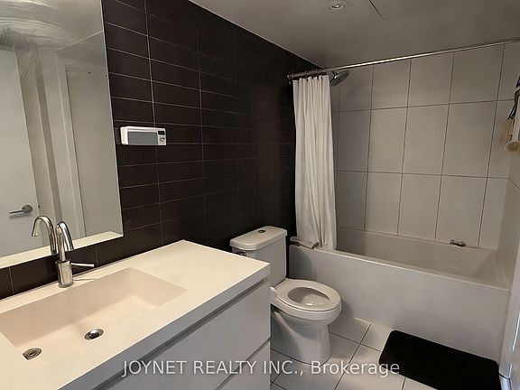 3rd image of 75 Queens Wharf Rd #2111