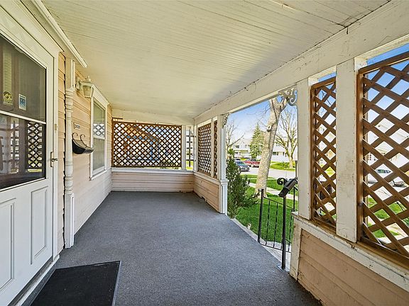3rd image of 2039 Park Ave SE