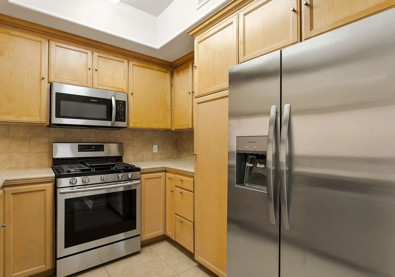 3328 Oakhurst Ave — Photo 1