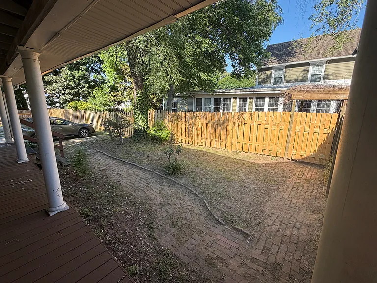 Side courtyard area