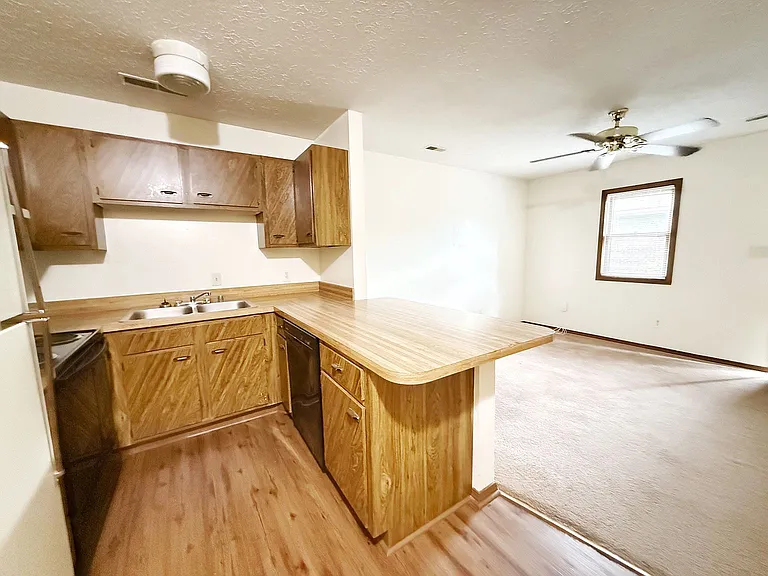 922 Pepper Tree Ln #A — Photo 3