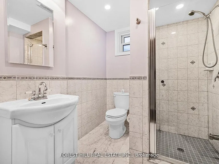 18 Irvington Cres — Photo 17