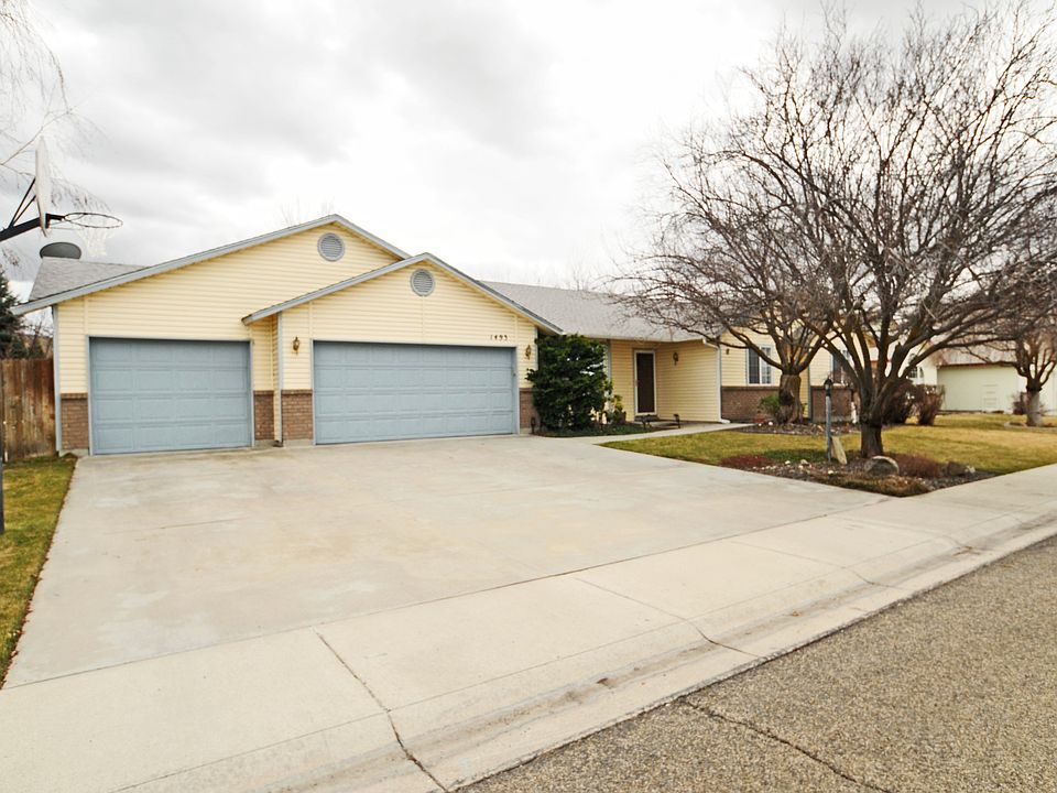 2nd image of 748 E Ranch Dr
