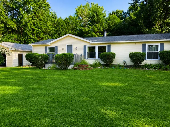 78 W Dague Rd, Sanford, MI 48657