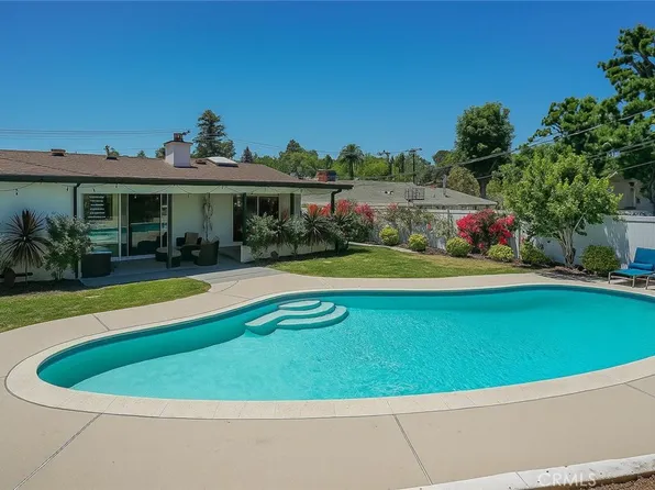 23853 Hatteras St, Woodland Hills, CA 91367