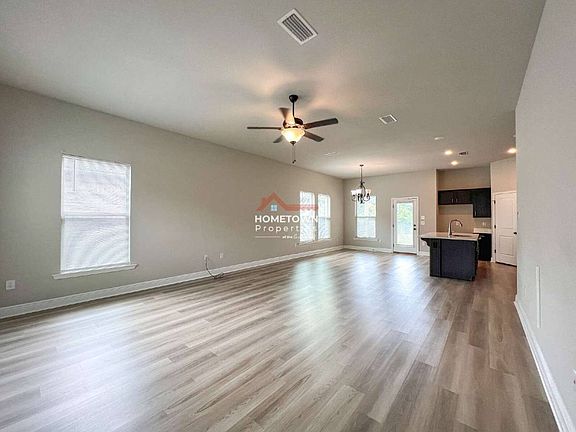 3rd image of 831 Avellanas Dr