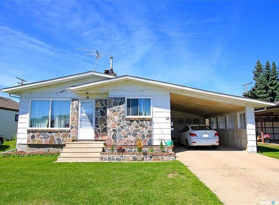 1st image of 32 Clarke AVENUE