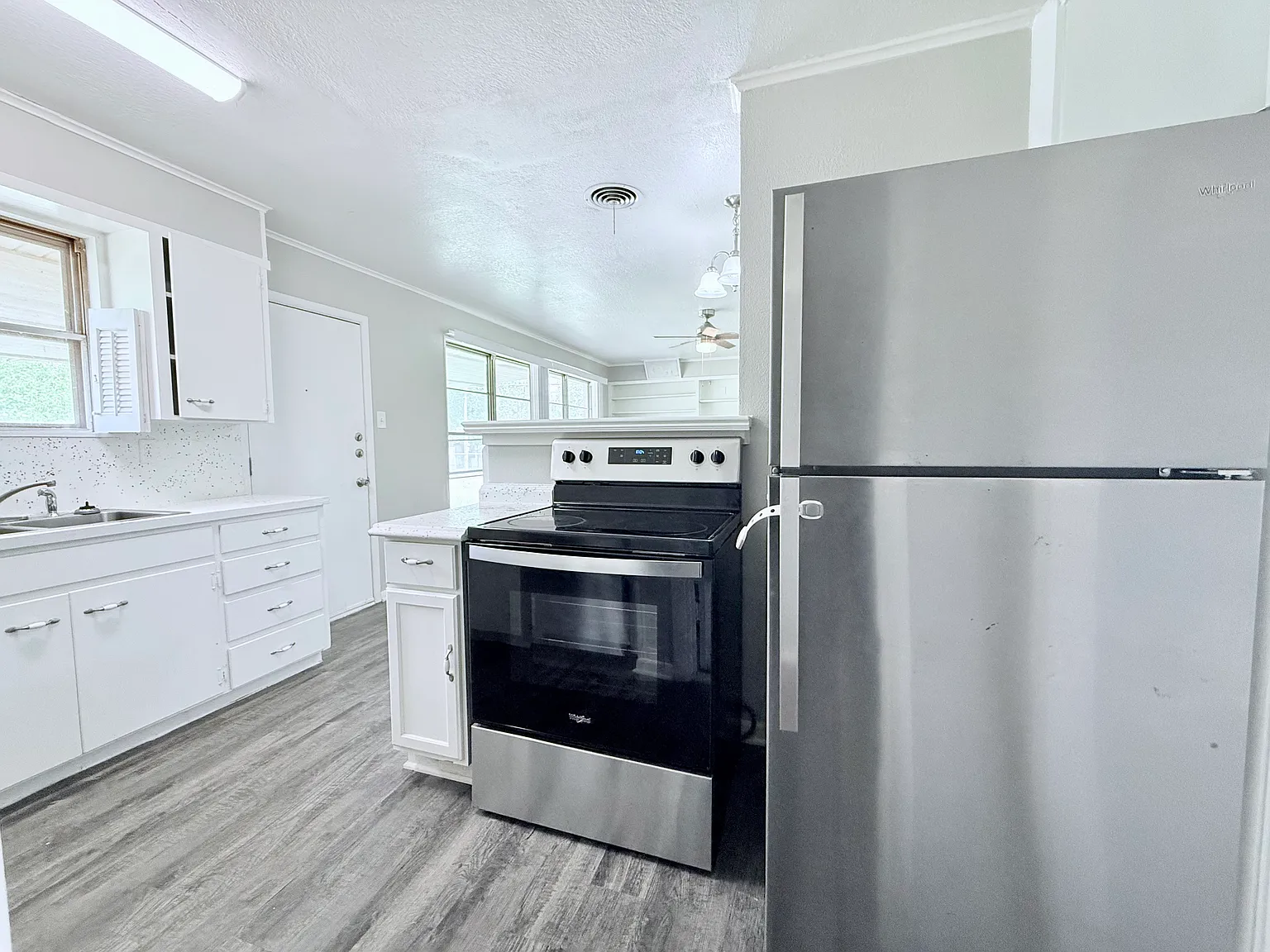 3 bed, 1.5 bath, 1640 sqft, $1,575 — Photo 4