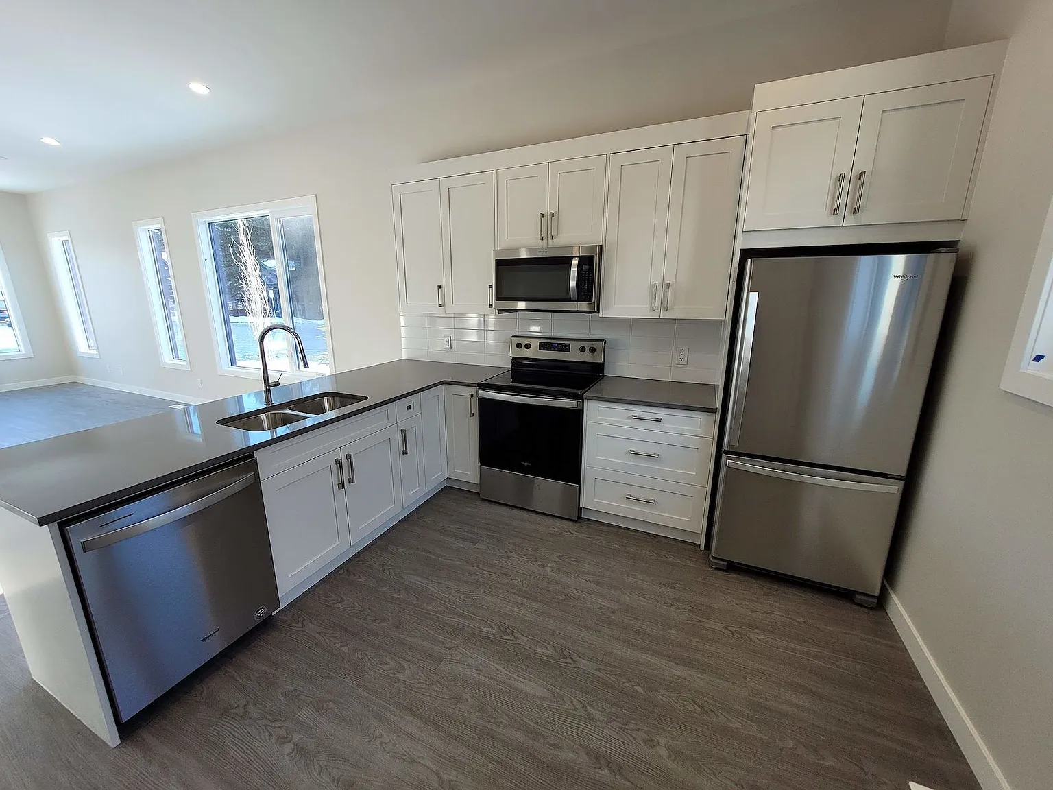 2 Storey Townhouse In Windsor Park — Photo 3