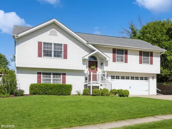 2024 Lynncrest Dr, Coralville, IA 52241